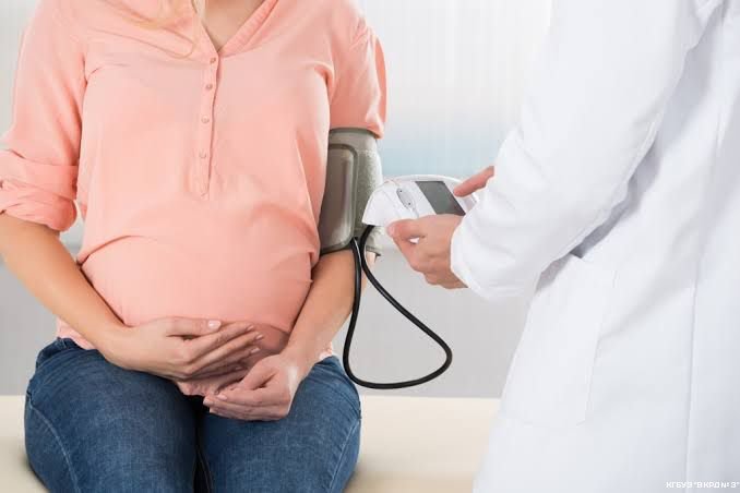 Почему у беременных меняется давление?