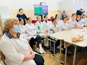 Представители третьего родильного дома провели встречу со школьниками 41-го лицея города Владивостока в рамках программы «Повышение кадрового потенциала»