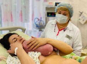«Готова целовать их золотые руки»: во Владивостоке спасли новорожденного, который едва не погиб от 3-дневного кровотечения