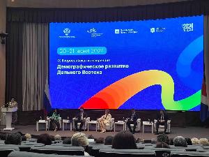 На днях во Владивостоке состоялась демографическая конференция, где были представлены важные темы по развитию, формированию и реализации мер социальной поддержки семей с детьми
