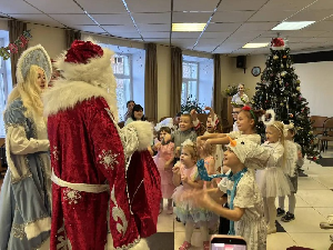 Сегодня в нашем роддоме прошел удивительный новогодний утренник для детей сотрудников, организованный профсоюзным комитетом! 