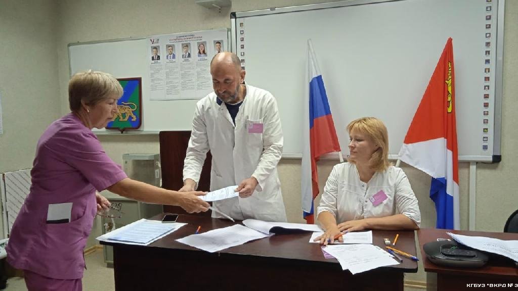 Сотрудники роддома №3 и пациенты медучреждения сегодня приняли участие в выборах губернатора Приморского края